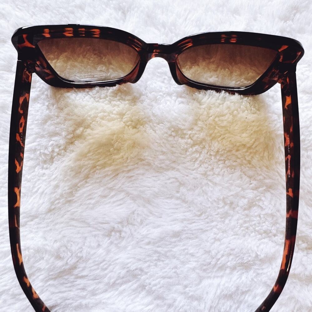 Eva Tortoise Brown Square-Framed Sunglasses - Picture 9 of 13